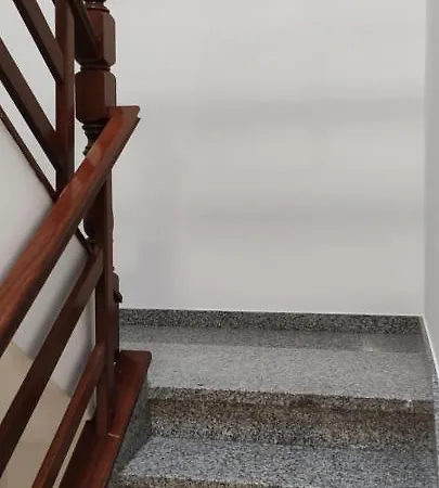 Camino Dos Faros 公寓 *